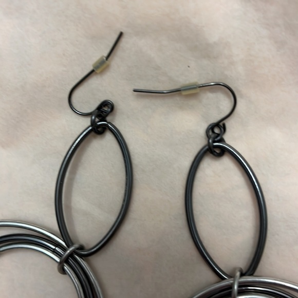 SALE!!! NWOT SILVER HOOP EARRINGS 🔥🤩🔥 - Picture 4 of 4